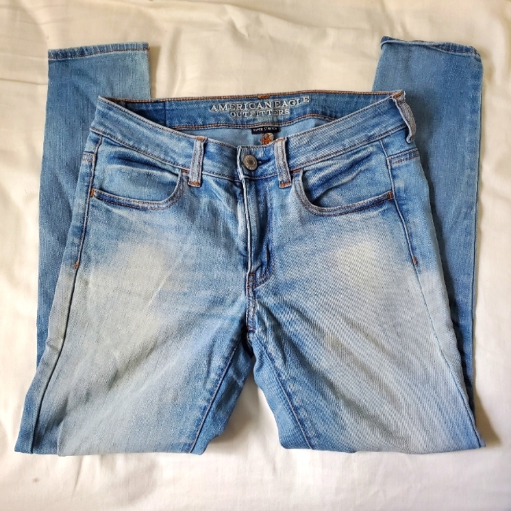AE mid rise light wash jeggings